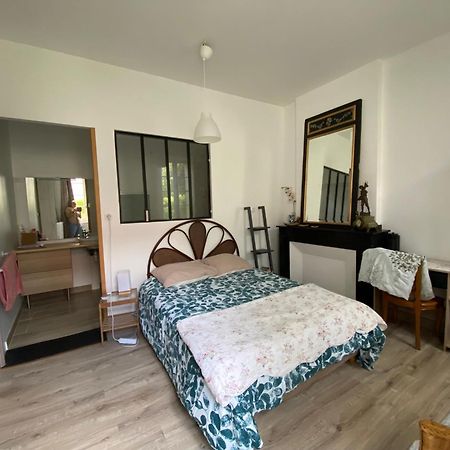 Au Jardin Y Bed & Breakfast Моасак Екстериор снимка